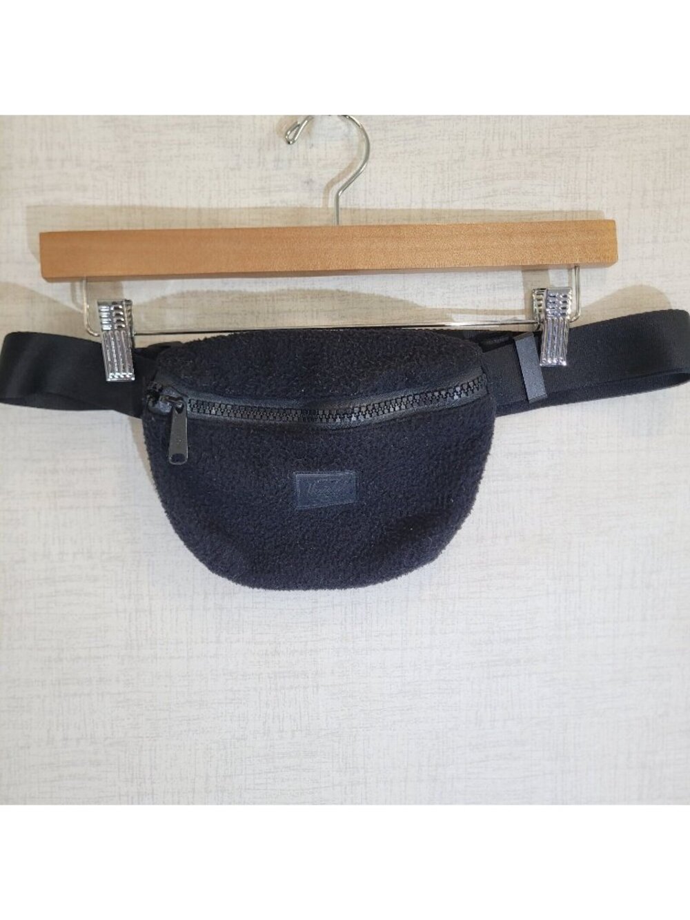 Herschel Fleece Waist Bag Black Sherpa Hip Pack Crossbody Bet Bag Travel - Picture 1 of 9